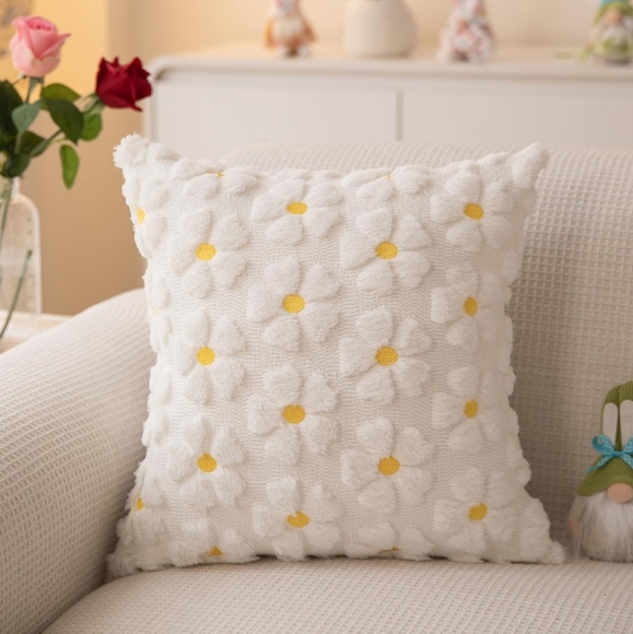 🔴NEW! White and Yellow Plush Daisy Throw Pillow Covers - Picture 2 of 4